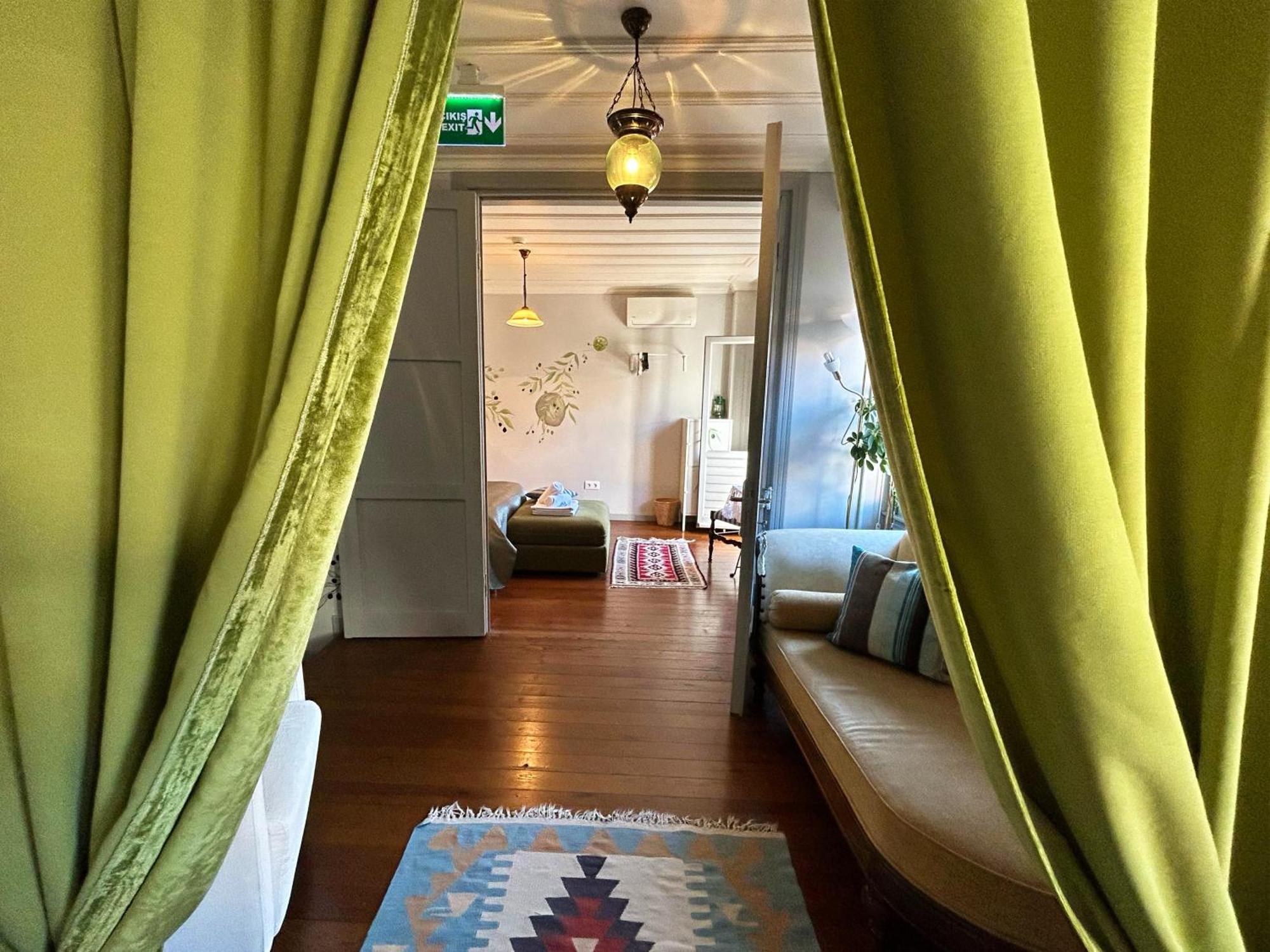 Tilas - Rooms In 19Th Century Wooden Townhouse,Kadikoy Istambul Exterior foto